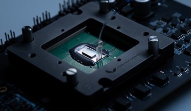Lightelligence’ın Optik İşlemcisi, En Zor Matematik Problemlerinden Bazılarında GPU’lardan 100 Kat Daha İyi Performans Gösteriyor
